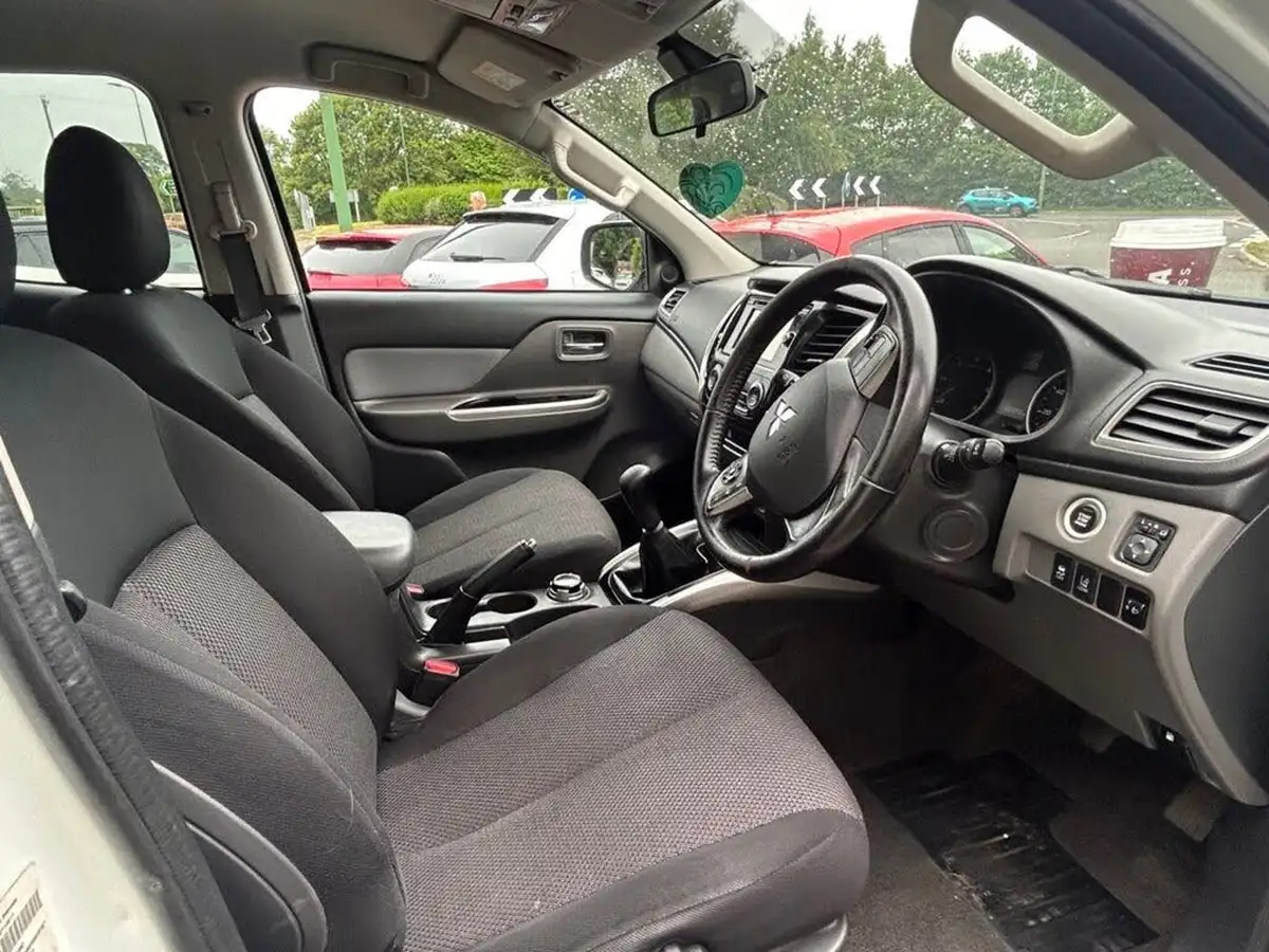 2017-mitsubishi-l200-24di-d-titan-big-9