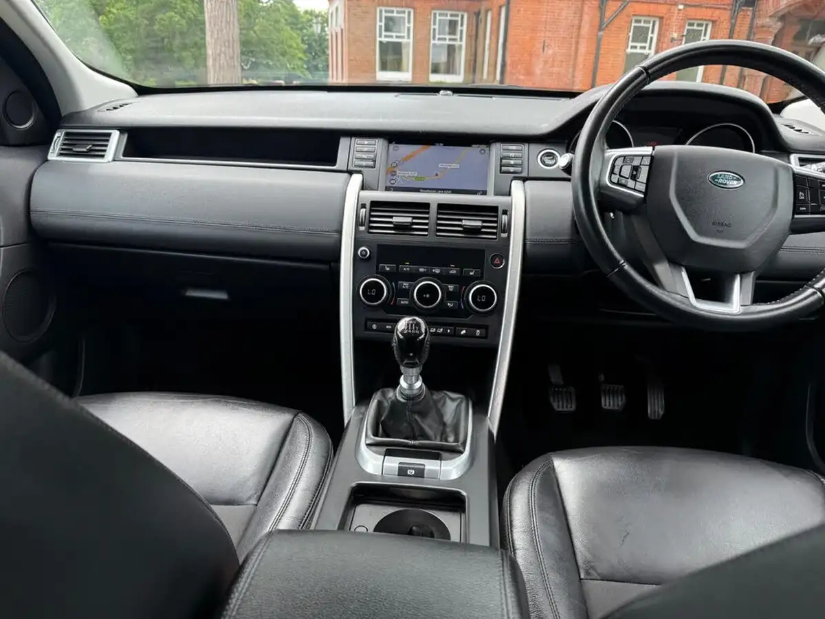 2017-land-rover-discovery-sport-20td4-se-tech-182ps-suv-big-2