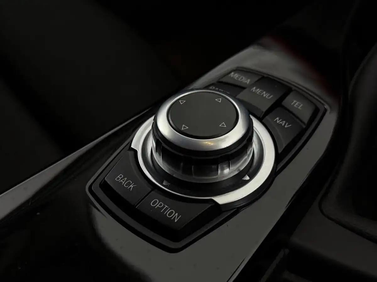 2016-bmw-3-series-15-318i-sport-saloon-4d-big-38