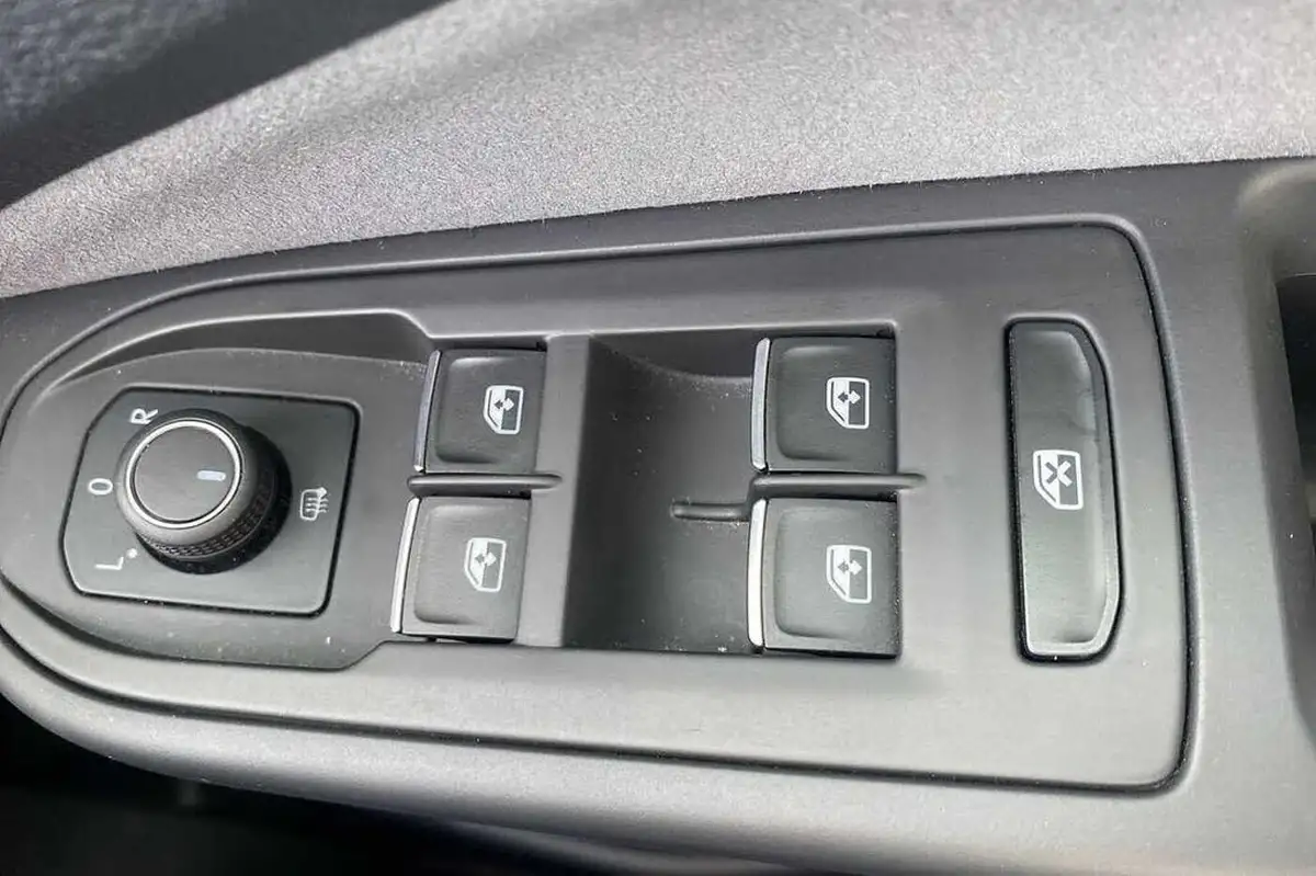 2022-volkswagen-golf-15-etsi-r-line-150ps-hatchback-big-20