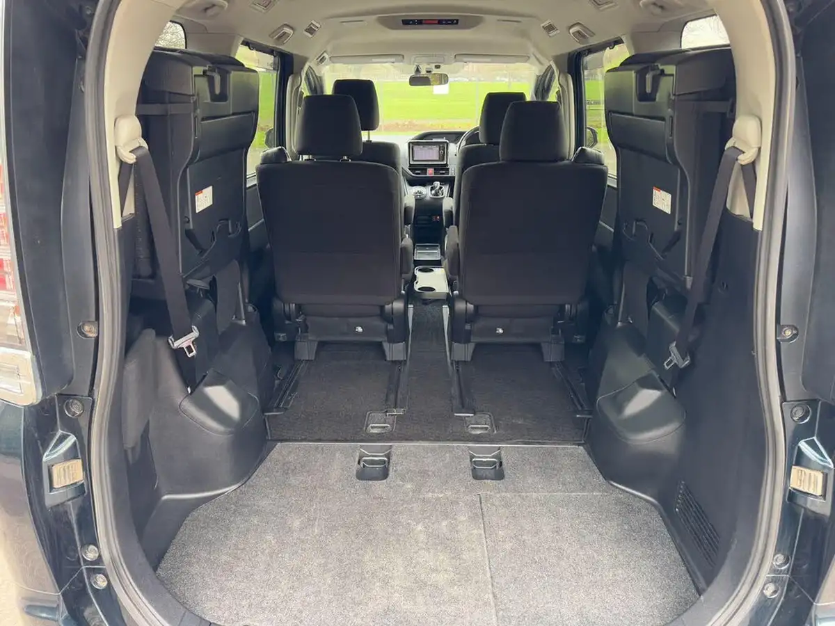 2015-toyota-voxy-18-hybrid-big-46
