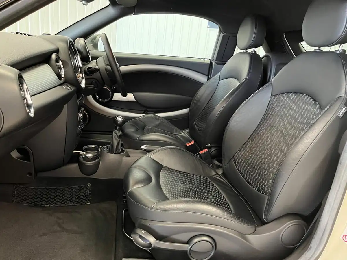2012-mini-cooper-16-cooper-s-184bhp-coupe-3d-big-9