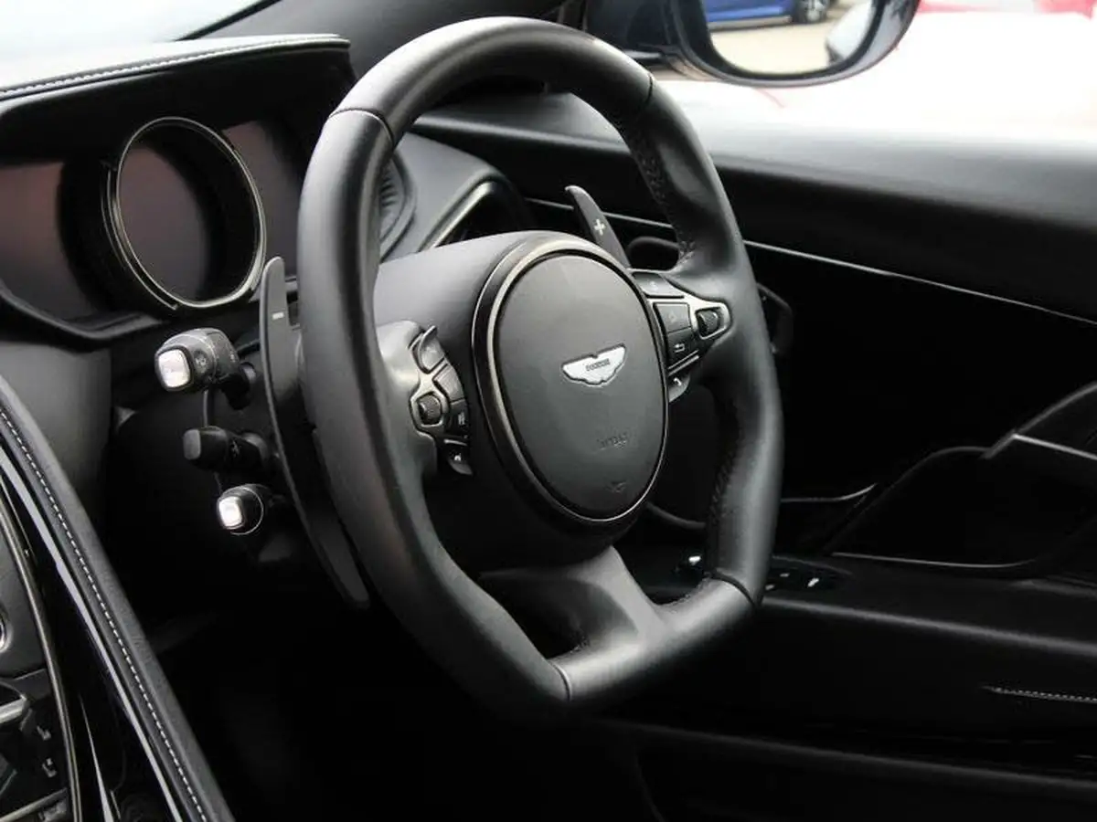 2020-aston-martin-db11-52-v12-amr-big-14