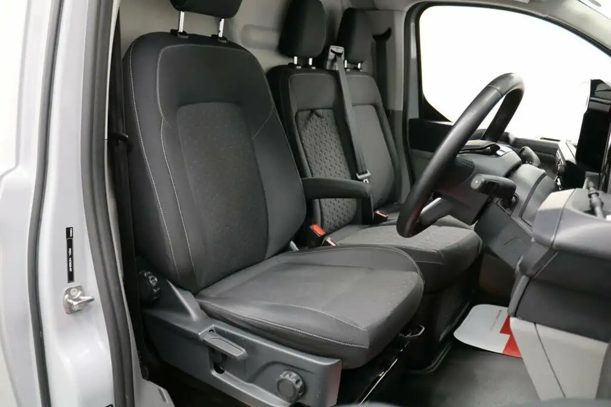 2023-ford-transit-custom-20tdci-320-l1h1-limited-136pseu6e-panel-van-1996cc-auto-big-26