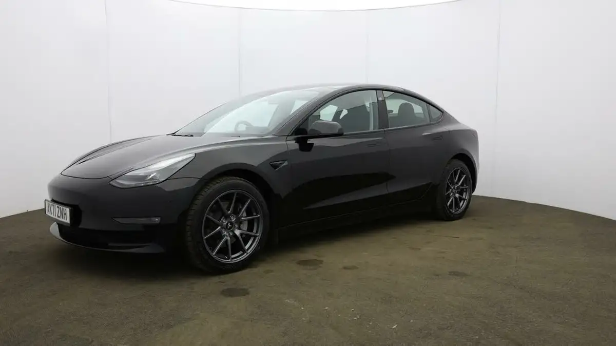 2021-tesla-model-3-e-long-range-awd-big-30