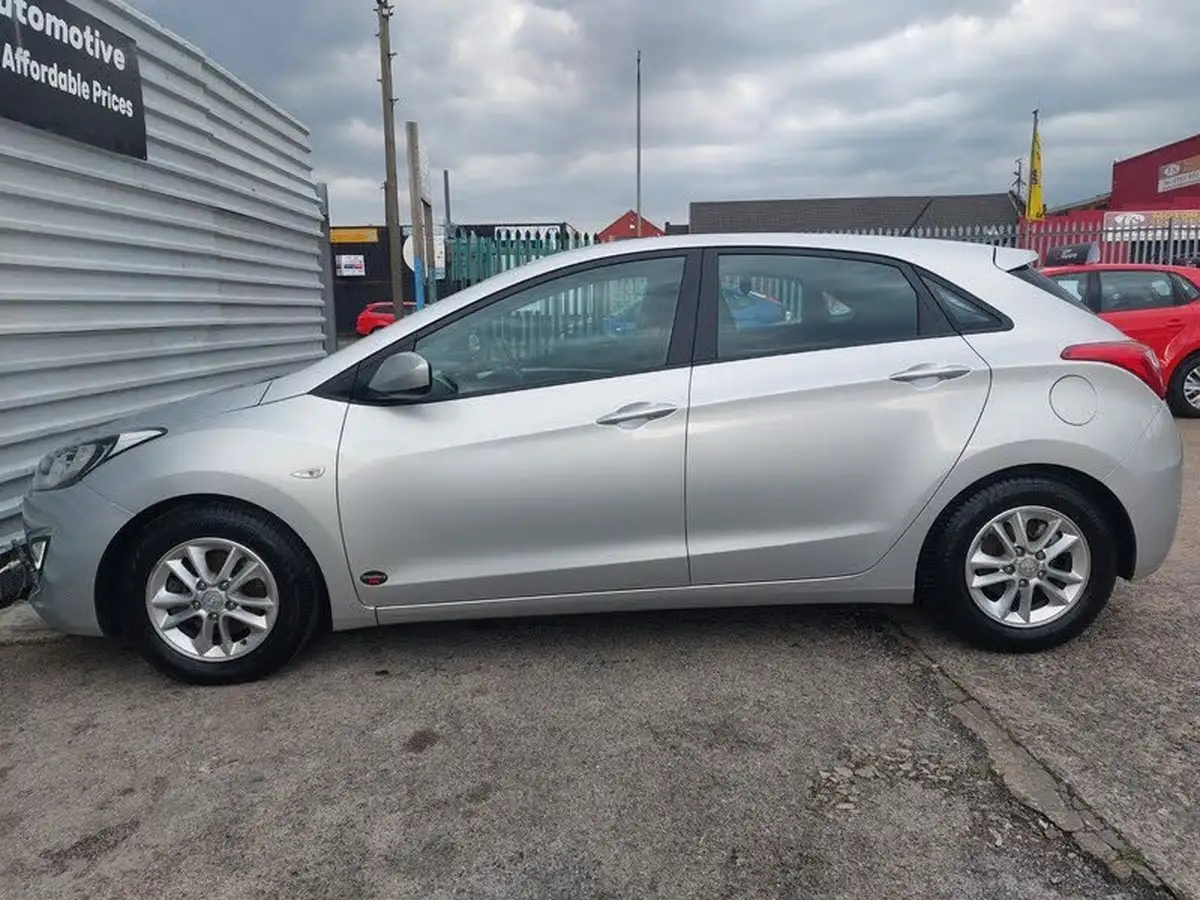 2012-hyundai-i30-14-active-5d-big-3