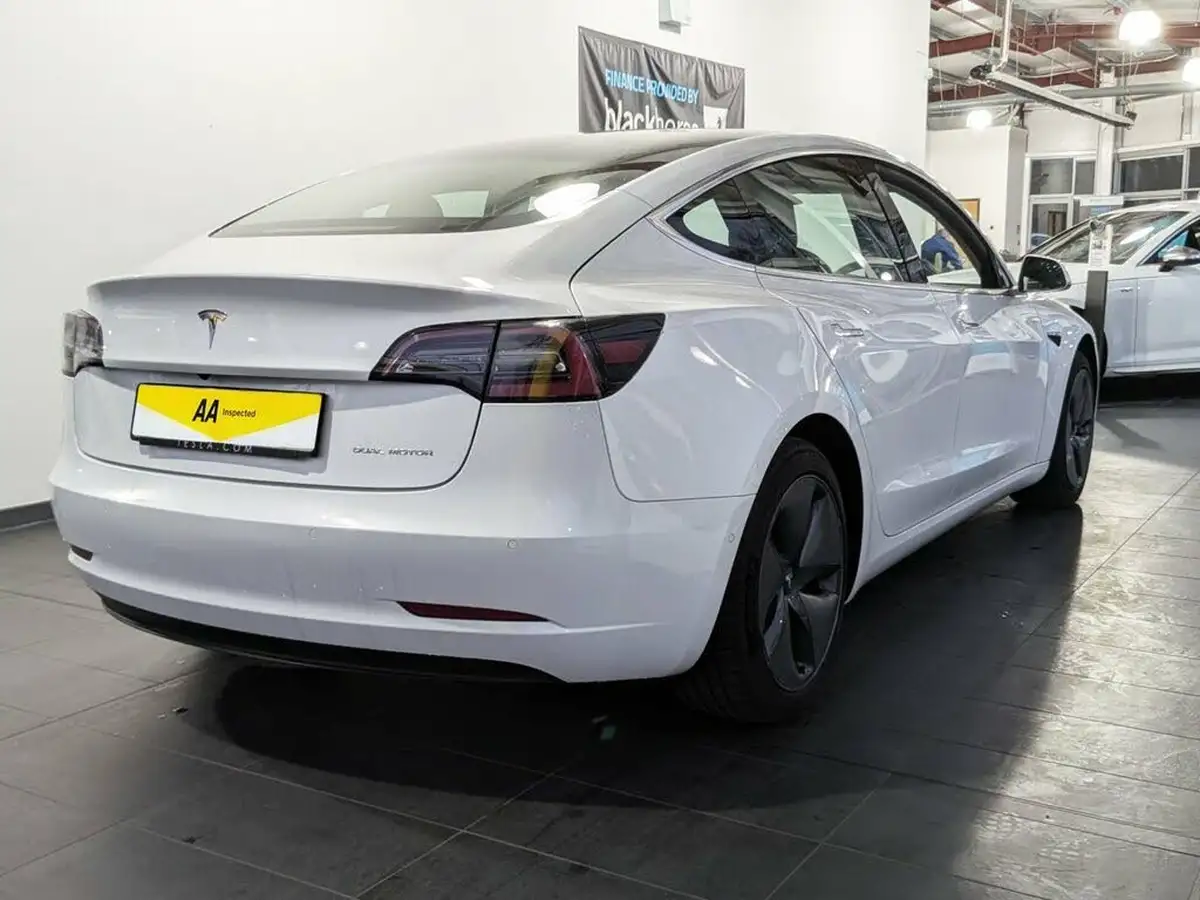 2020-tesla-model-3-e-long-range-big-11