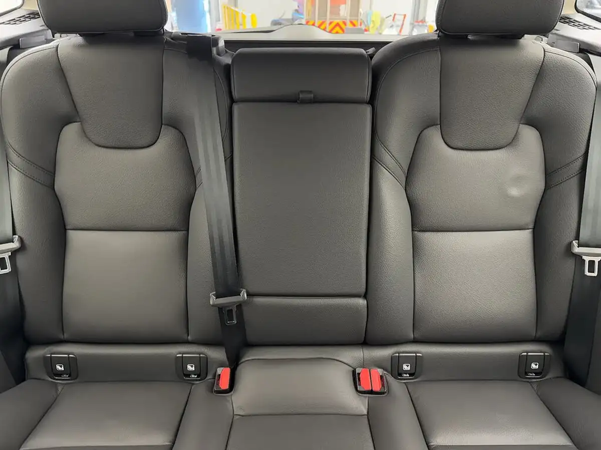 2023-volvo-xc60-20-b5-plus-big-18