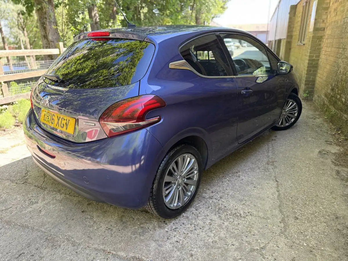 2016-peugeot-208-12-puretech-allure-82bhp-3d-big-22