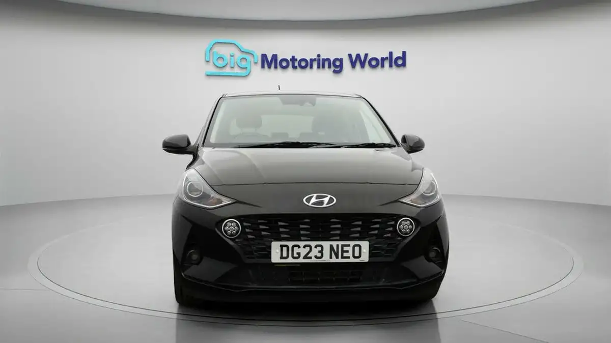 2023-hyundai-i10-10-premium-big-1