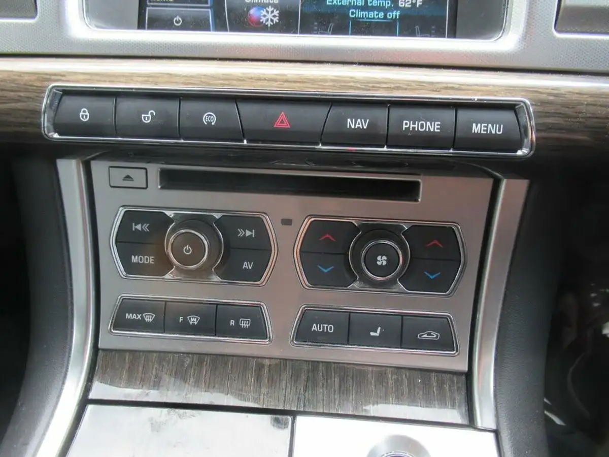 2015-jaguar-xf-22td-luxury-200ps-sportbrake-5d-big-18