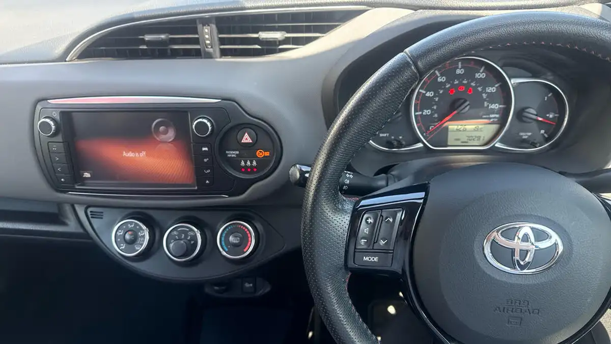 2015-toyota-yaris-133-sport-big-9