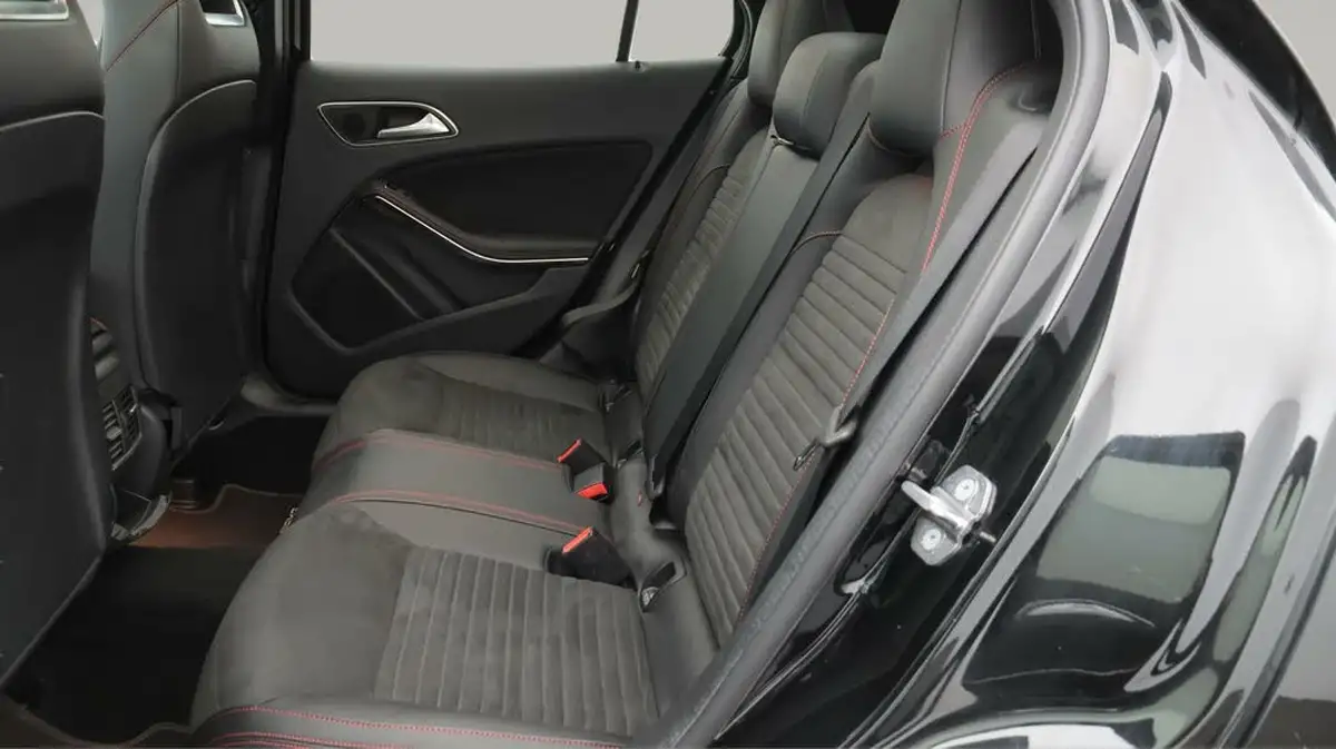 2020-mercedes-benz-gla-class-16-gla-200-amg-line-edition-plus-7g-dct-big-16
