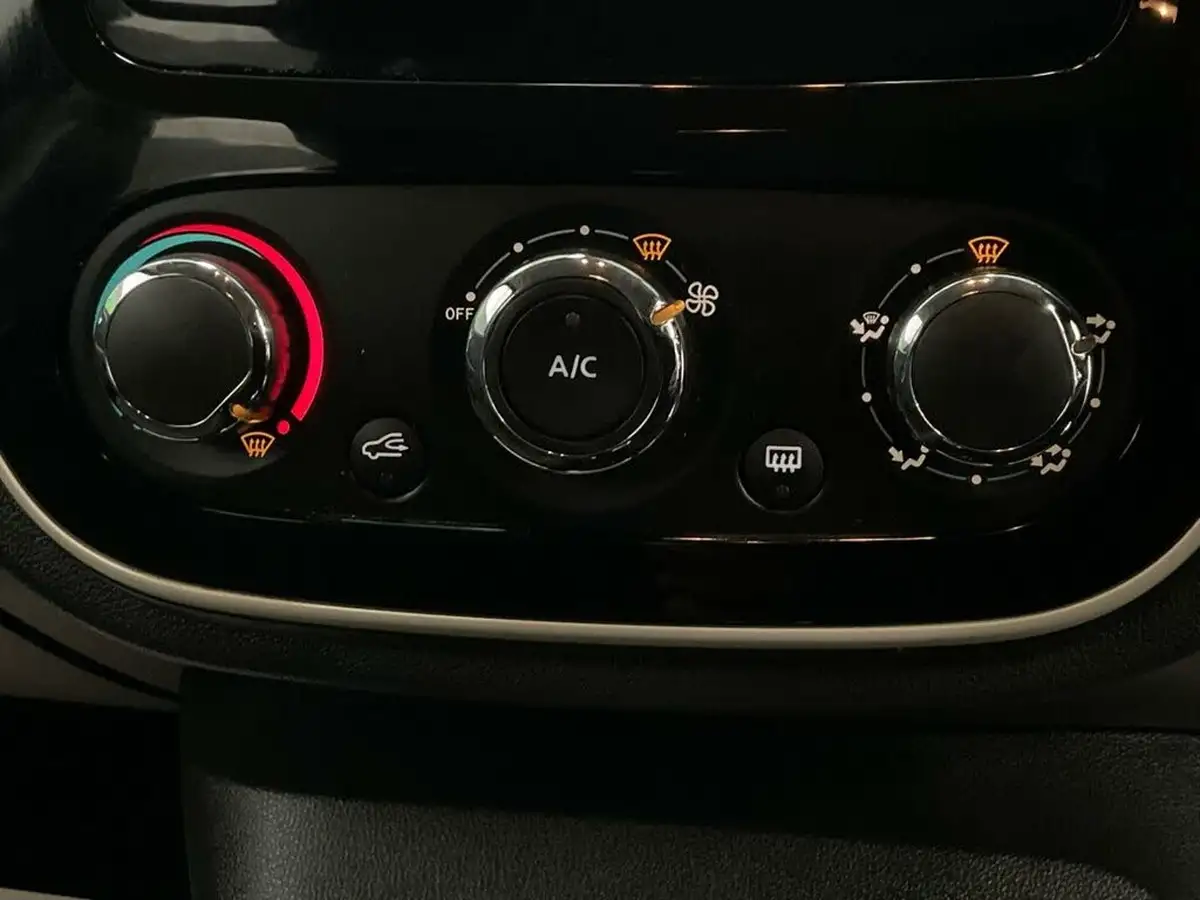 2019-renault-captur-09-tce-play-big-47