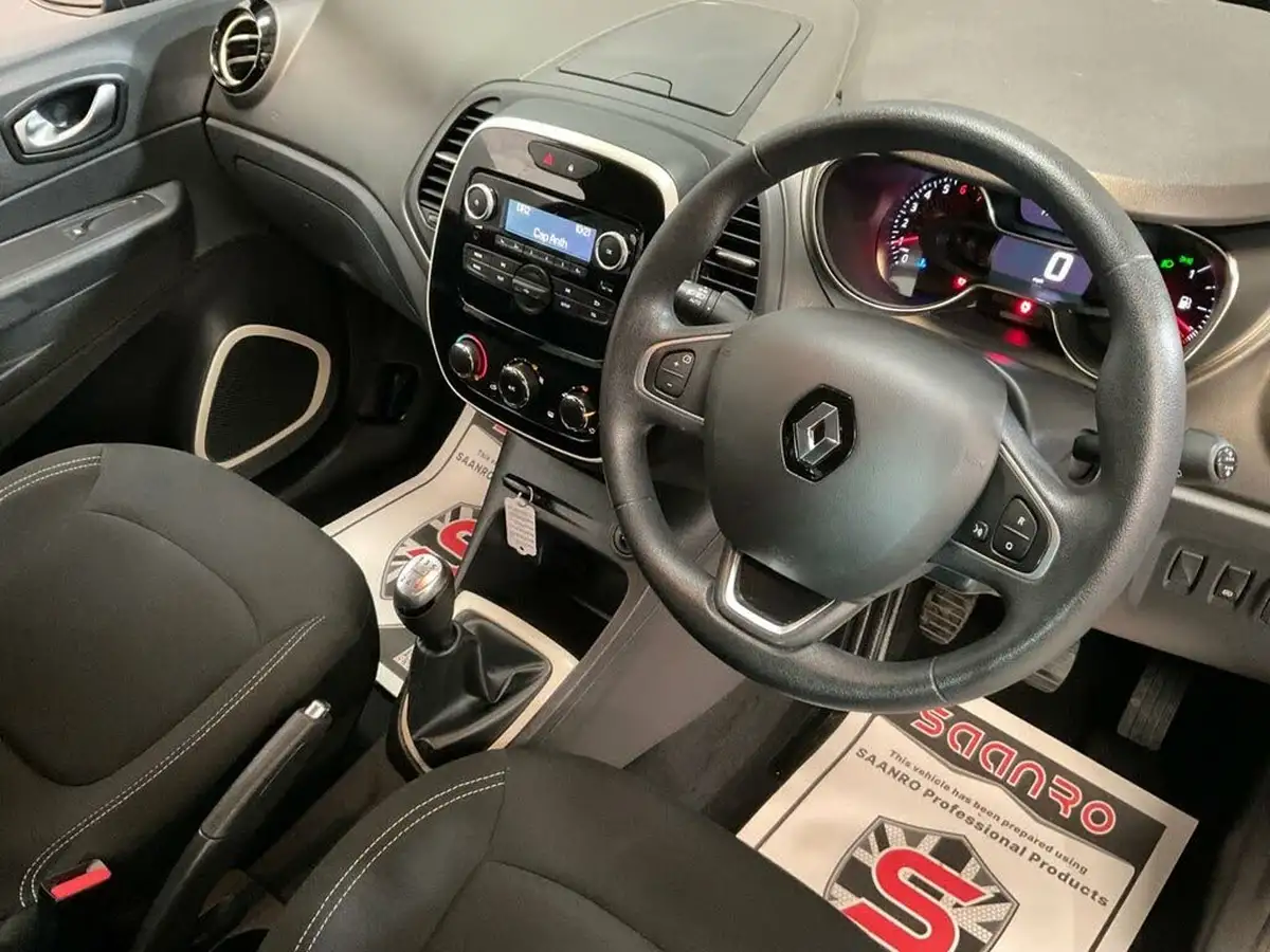 2019-renault-captur-09-tce-play-big-23