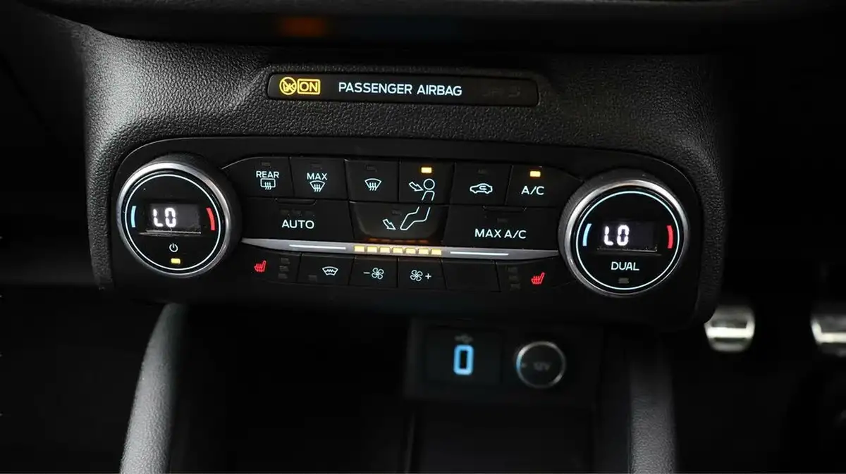 2019-ford-focus-10t-st-line-x-ss-hatchback-big-11