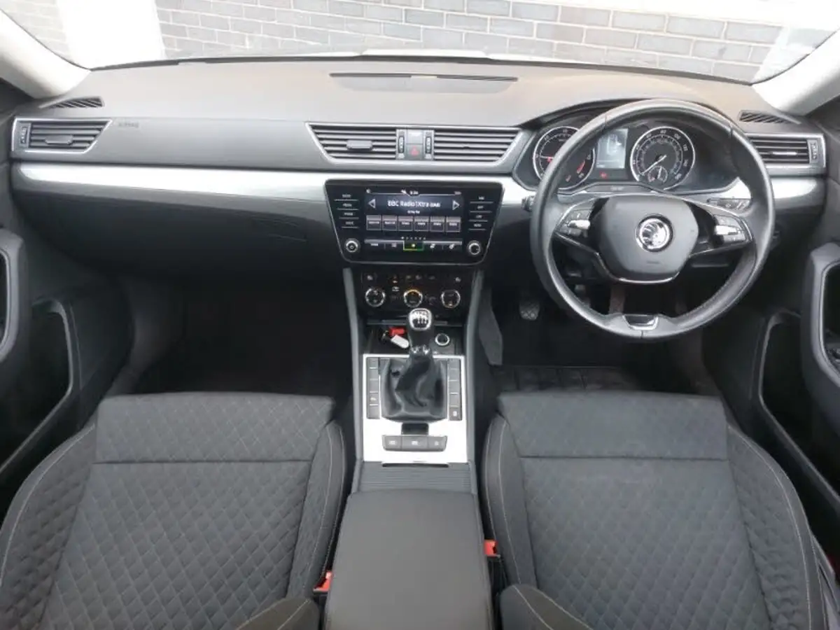 2021-skoda-superb-20tdi-se-150ps-estate-big-2