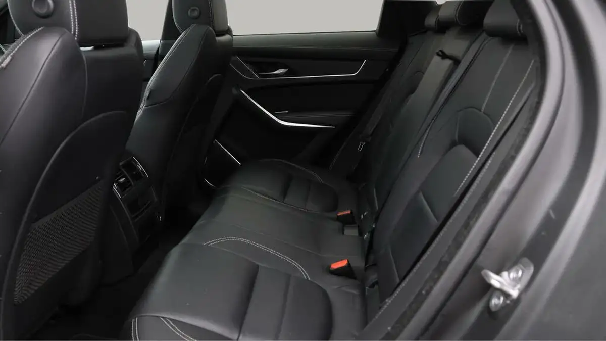 2022-jaguar-f-pace-20-p250-r-dynamic-black-big-15