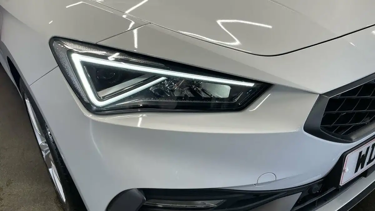 2021-seat-leon-14-e-hybrid-fr-hatchback-big-21