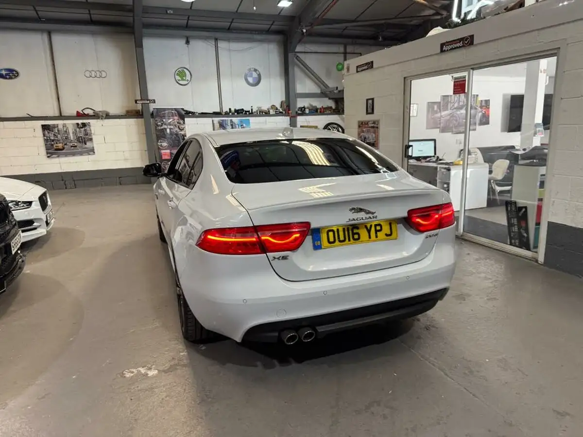 2016-jaguar-xe-20d-r-sport-180ps-auto-big-29