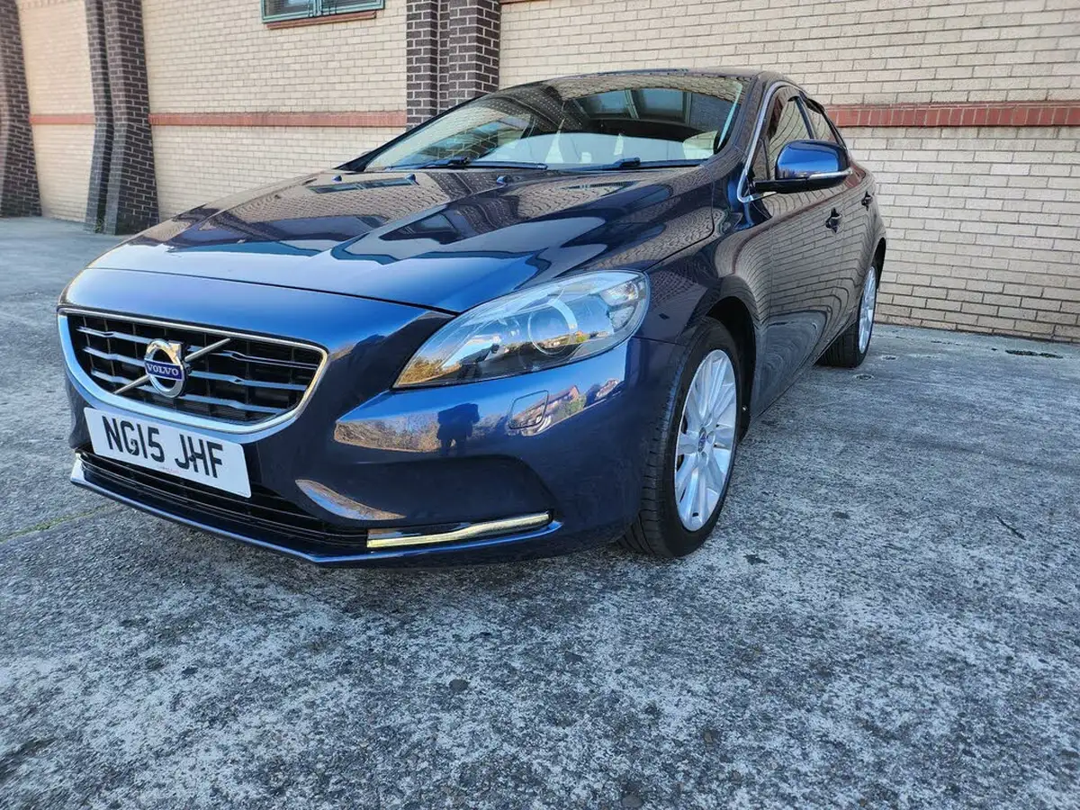 2015-volvo-v40-20td-d4-se-lux-big-3