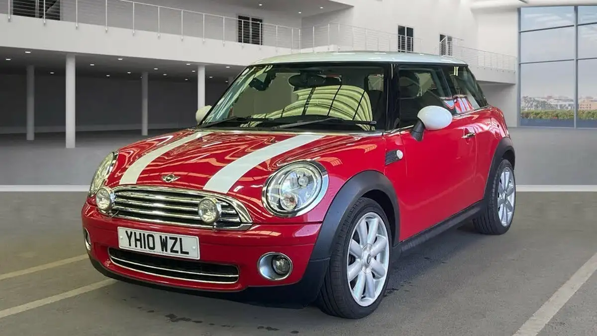 2010-mini-cooper-16-cooper-122bhp-hatchback-3d-big-0