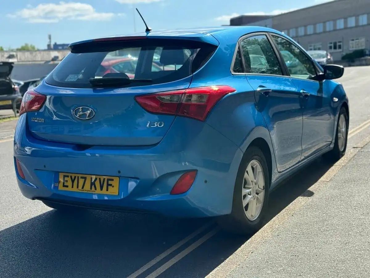 2017-hyundai-i30-16crdi-se-110ps-blue-drive-hatchback-big-5