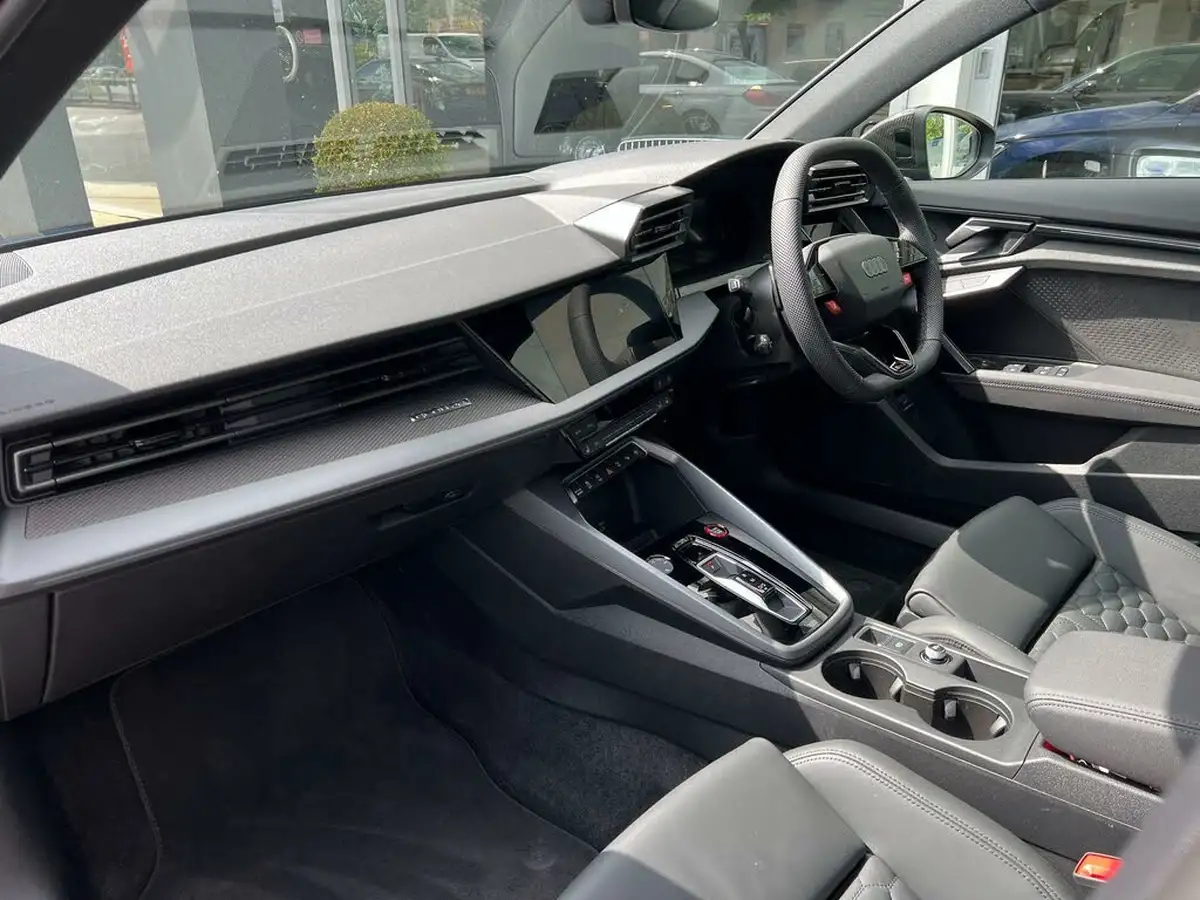 2025-audi-rs3-big-11