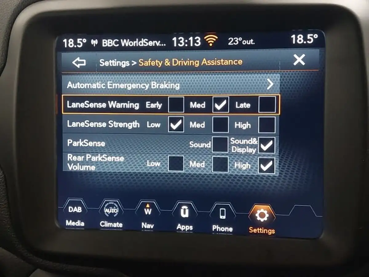 2020-jeep-renegade-10-gse-night-eagle-big-18