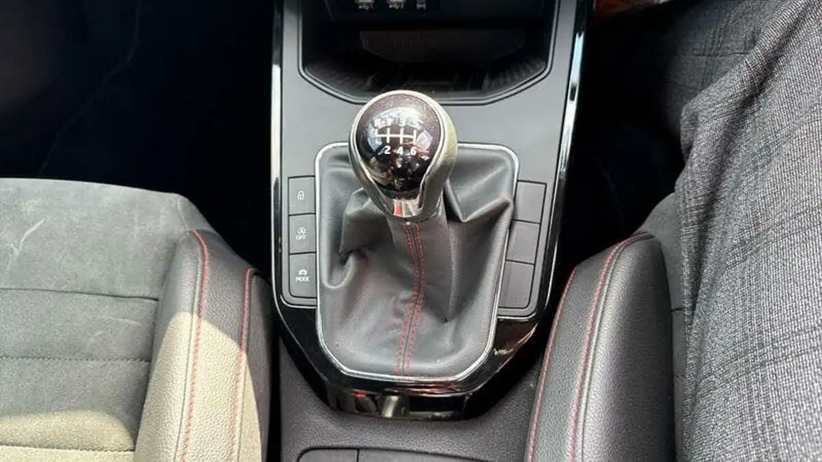 2019-seat-arona-10-tsi-fr-sport-ss-big-19