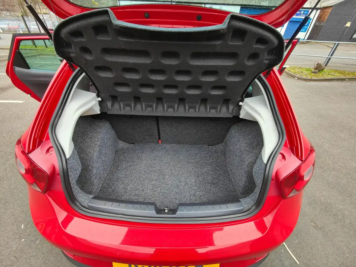 2011-seat-ibiza-14-sport-hatchback-5d-big-11