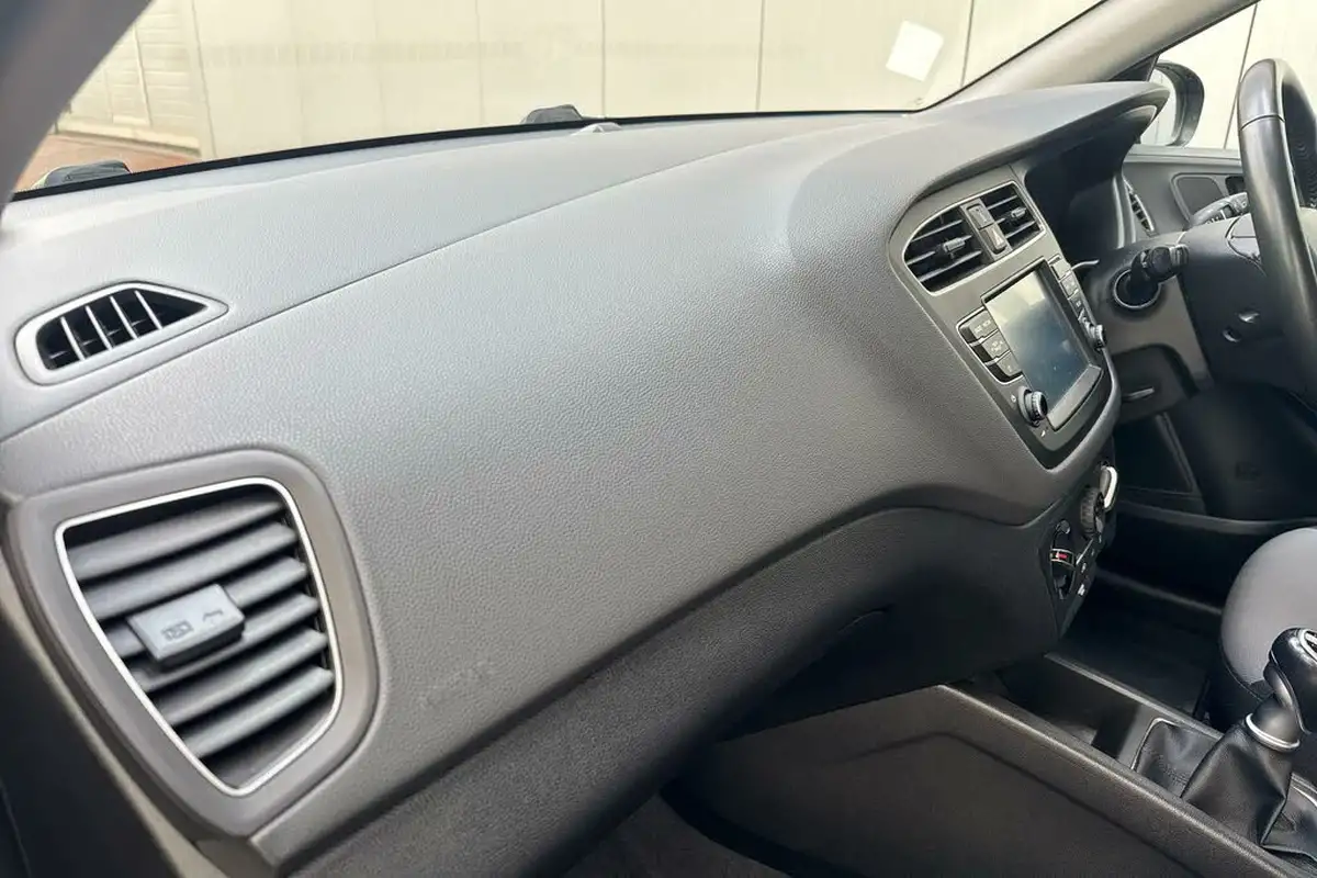 2020-hyundai-i20-10-t-gdi-play-big-12