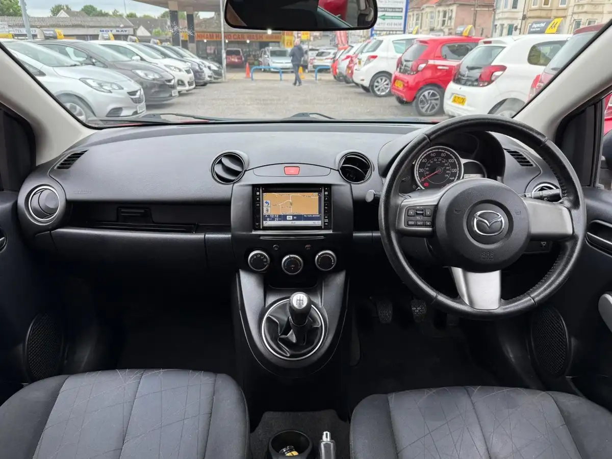 2013-mazda-mazda2-13-venture-big-1