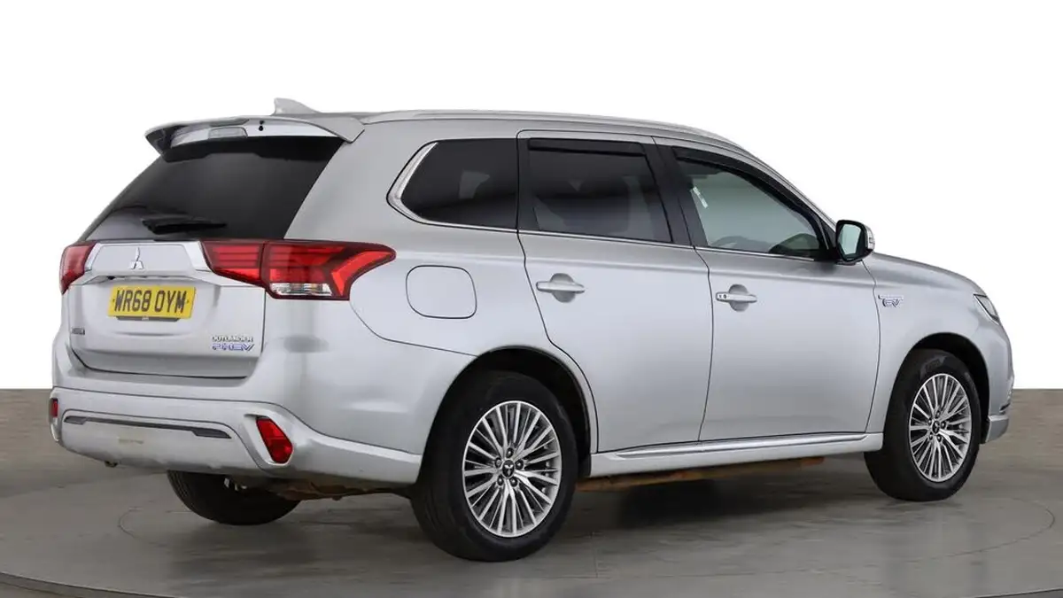 2018-mitsubishi-outlander-24-5h-phev-big-8