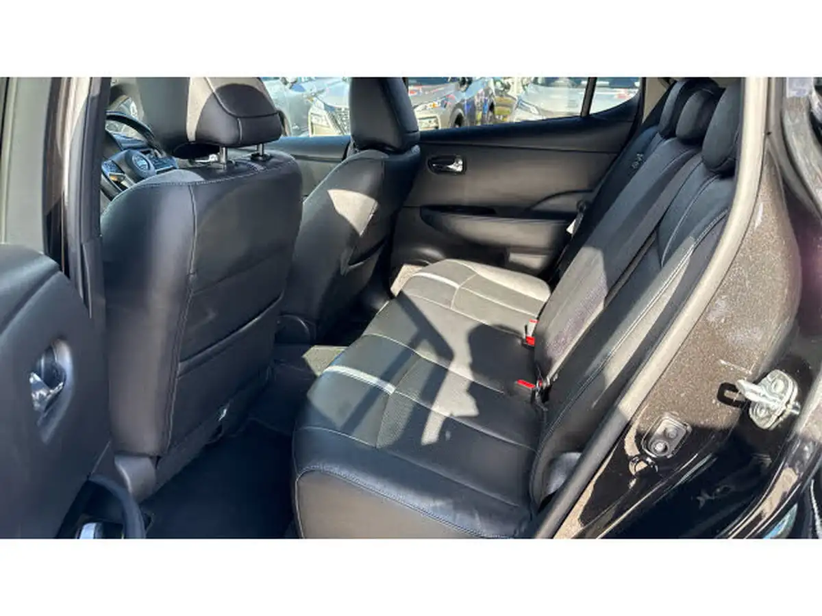2021-nissan-leaf-e-tekna-big-15
