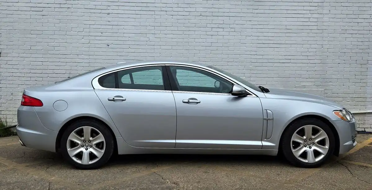 2010-jaguar-xf-30-premium-luxury-big-22