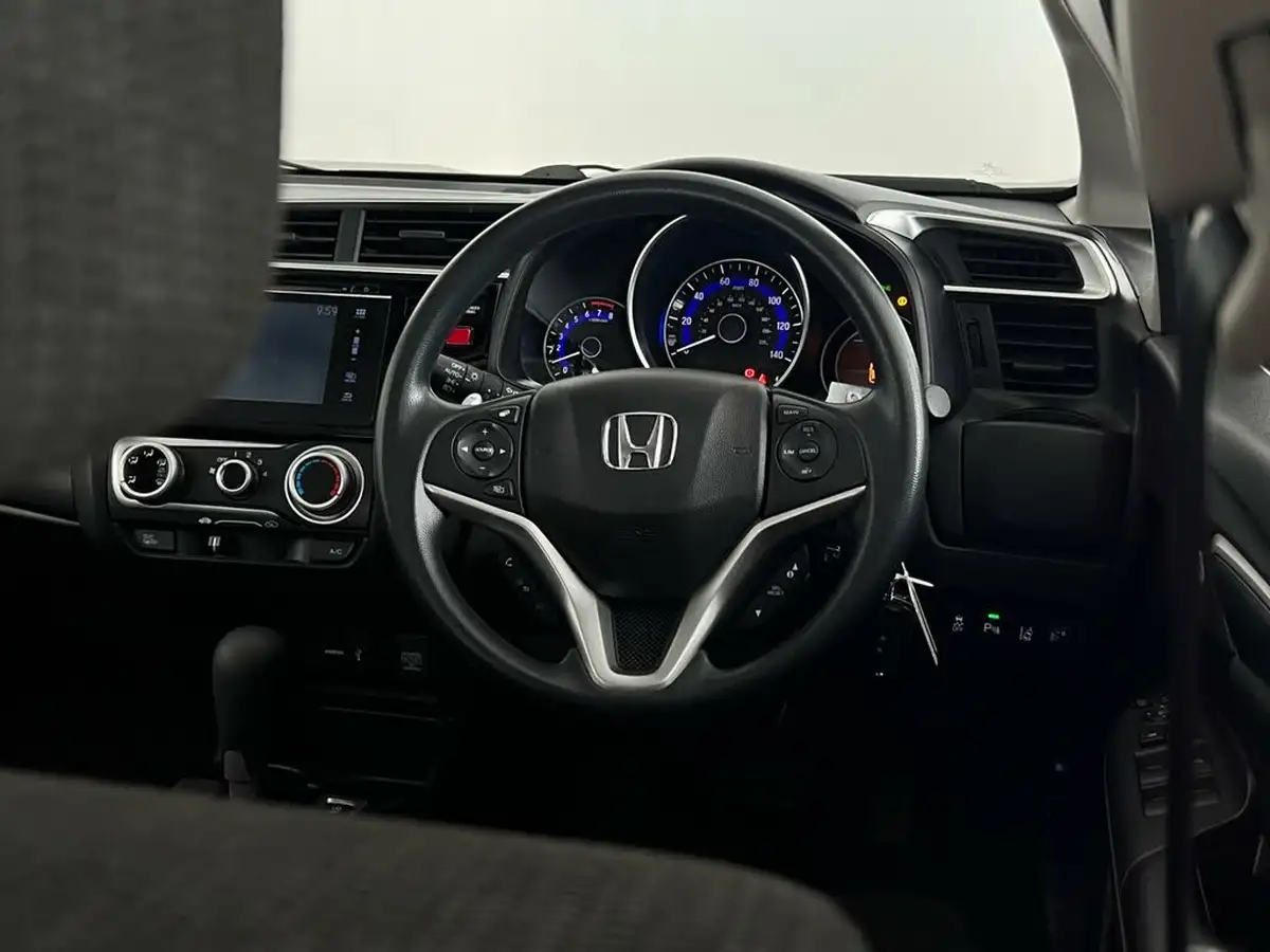 2017-honda-jazz-13-i-vtec-se-navi-cvt-big-21