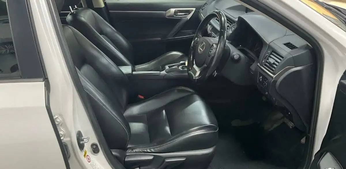 2017-lexus-ct-200h-18-executive-edition-big-2