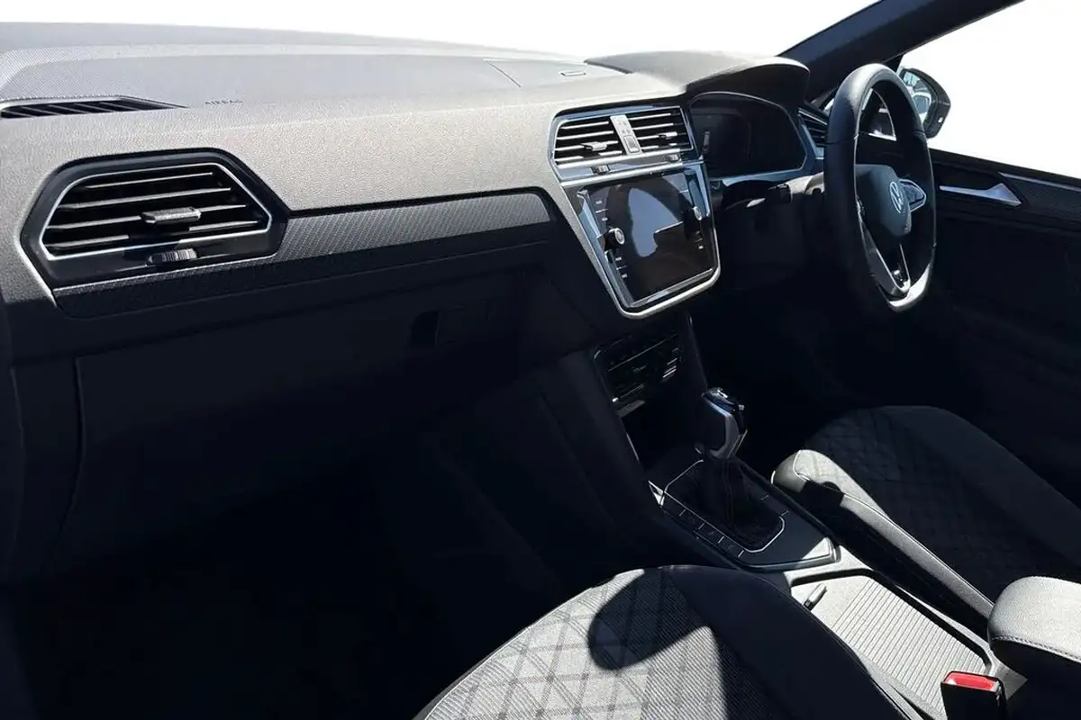 2023-volkswagen-tiguan-15-tsi-r-line-edition-big-14