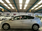 2010-toyota-prius-small-12