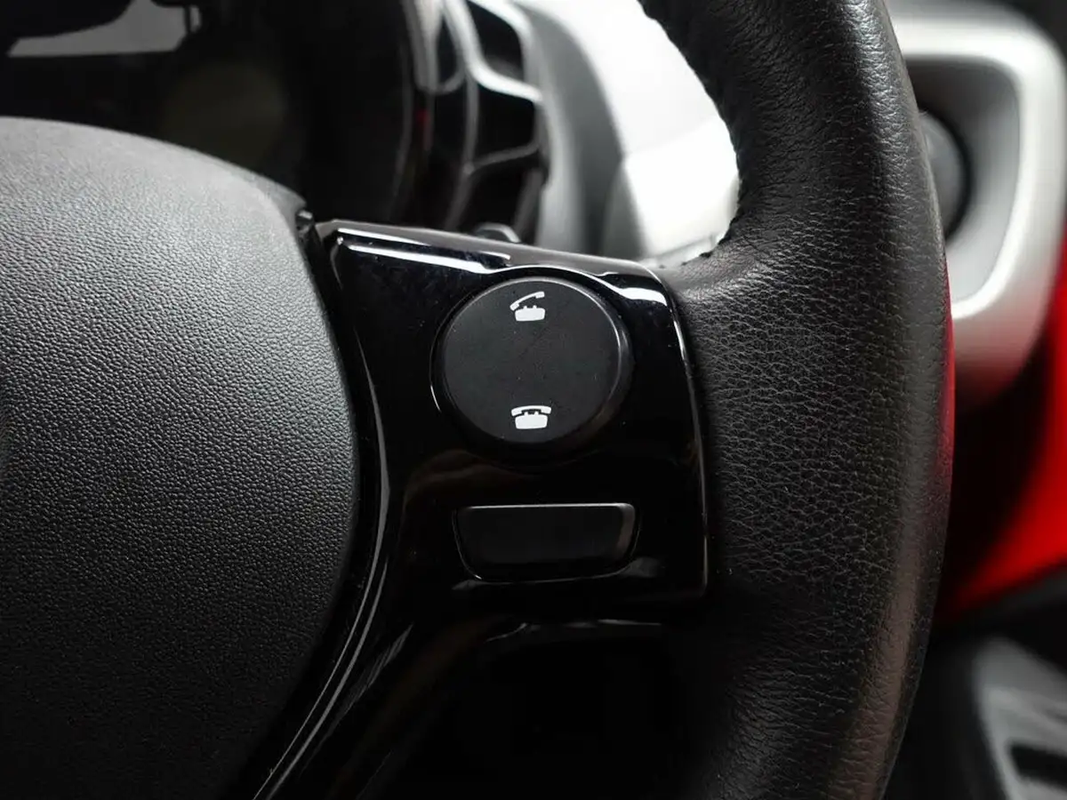 2015-toyota-aygo-10-vvt-i-x-play-5d-x-shift-big-22