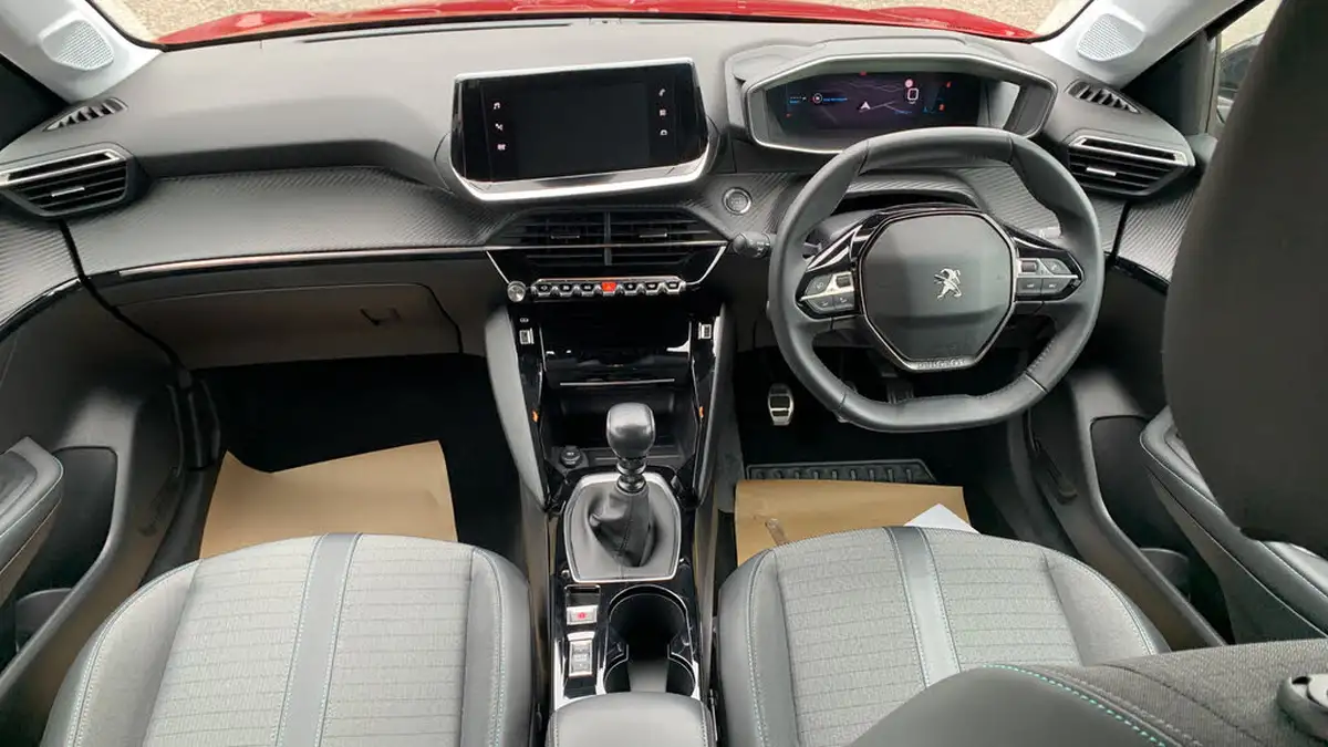2023-peugeot-208-12-puretech-allure-premium-100ps-big-4