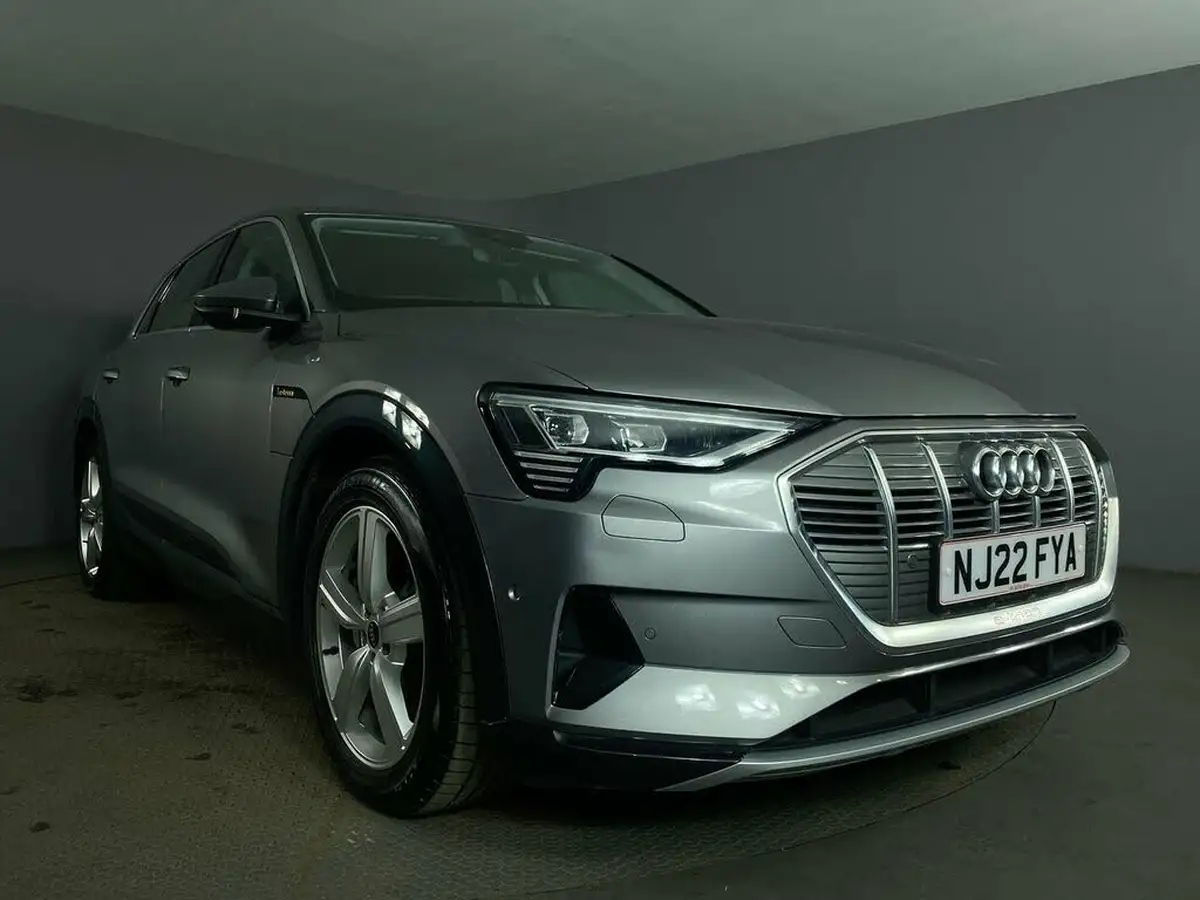 2022-audi-e-tron-55e-technik-station-wagon-big-10