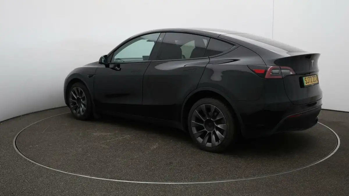 2022-tesla-model-y-e-long-range-big-61