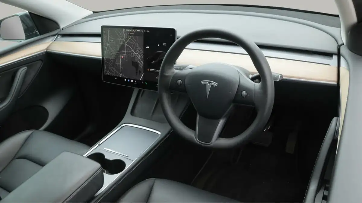 2022-tesla-model-y-e-long-range-big-9