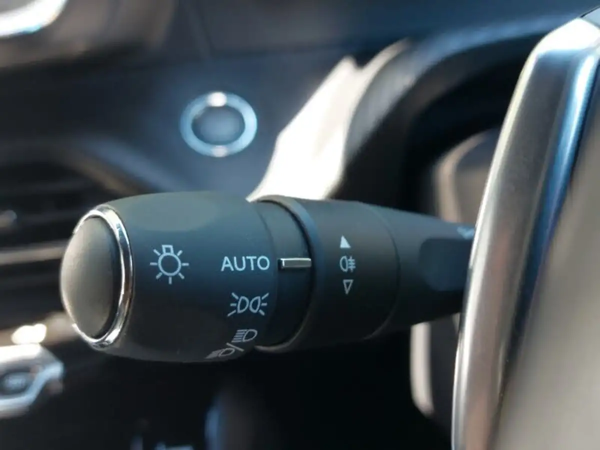 2023-peugeot-2008-suv-big-16