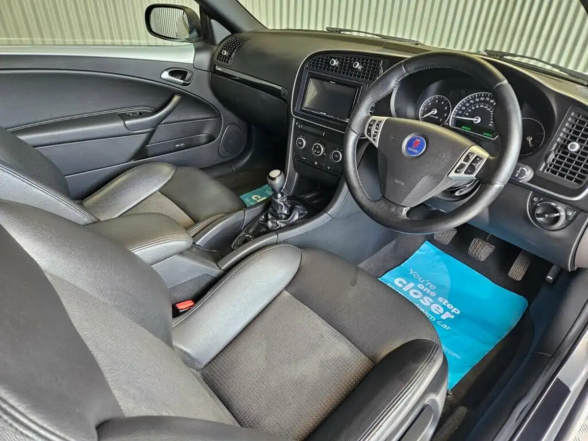 2010-saab-9-3-big-19