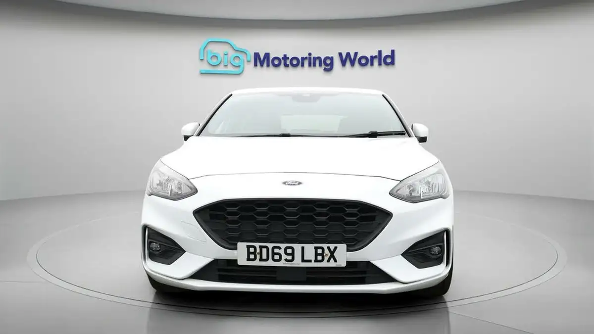 2019-ford-focus-10t-st-line-x-hatchback-big-1