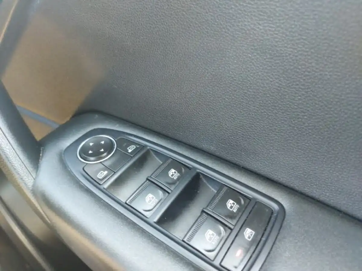 2022-renault-captur-10-tce-iconic-edition-big-18