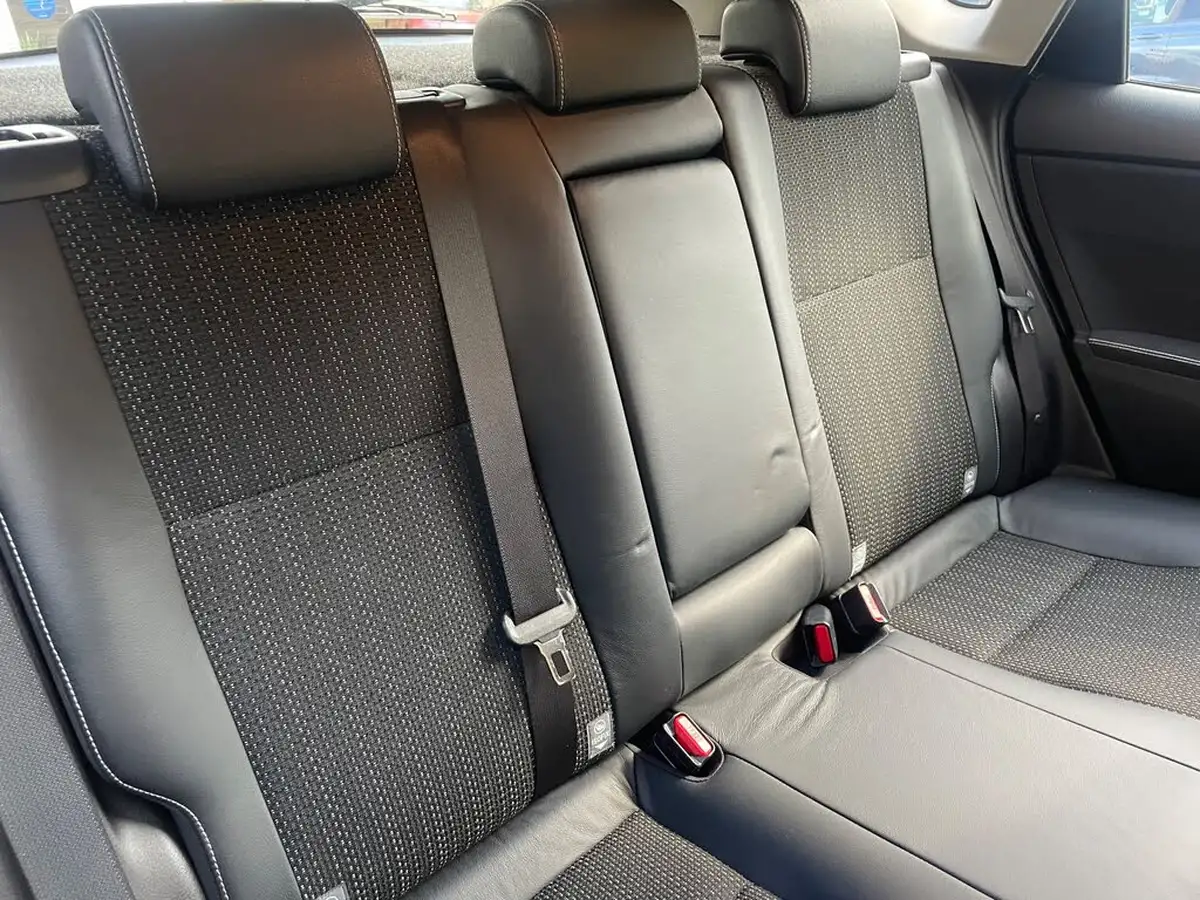 2012-toyota-auris-18-vvt-i-hsd-excel-big-16